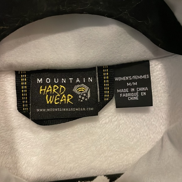 Gorgeous mountain hardwear two layer coat - Picture 14 of 17